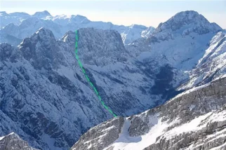 Trentski Pelc, Srebrnjak in Bavški Grintavec (iz leve). Označena pa najina smer.