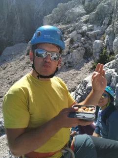 Perica podpira - oreščki s parmezanom.