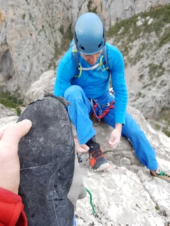Čaki... s tem mislš ti plezat?