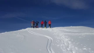 Večinski del ekipe na vrhu grebena Kofce gore.