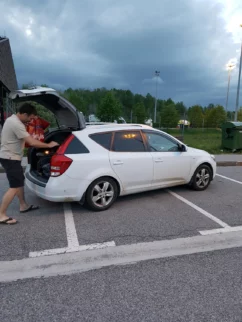 Jebeni slovenci ne znajo parkirat FOR SHIT