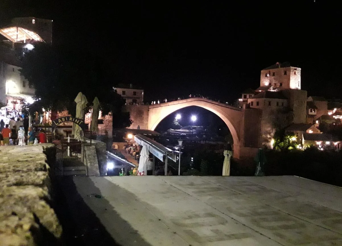 z domačini, smo malo manj turisti