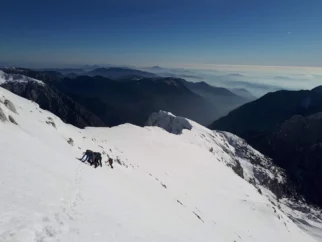 Za naslednji dan sem bil zmenjen s tečajniki za JV greben Grintavca... zjutraj je bil mal safr, ko pa smo srečal Primzija pa se je dan polepšal.
