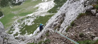Z Mio in Nacetom smo plezali 2 krajši smeri v Vršičih.