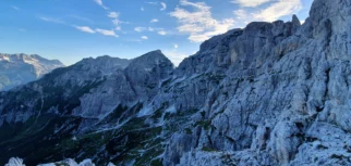 Levo masiv Kanina, Montaž, Beljaški turn, Koštrunove špice in Viš od leve proti desni