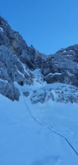 Po štajercu do četrtega cuga kjer se spet malo postavi in je treba popraskati po skali
