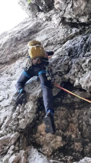 skala je le mestoma dobra