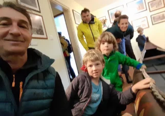 dežuje, mulci smo nad muzejem Winnetuja navdušeni