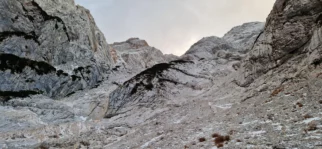 Pogled nazaj na suhi del Povnove, ki nama je delal največ težav