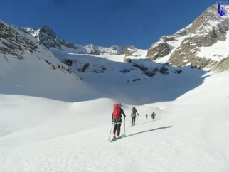 Jo mahnemo proti sedlu Col du Sele.