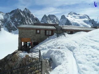 Še prej pa Refuge des Ecrins.