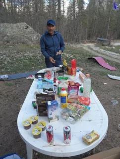 Za konec damo na mizo vse kar imamo za pojest.