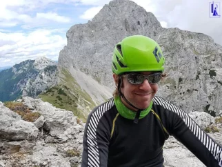 Zgornji steber Brane preplezan, zdej pa še peš trojkica do vrha