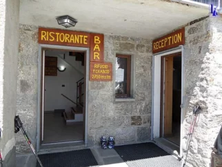 ... BAR (beri pivo).