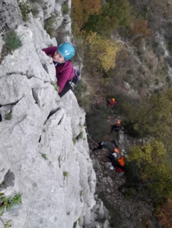 Še gib al pa dva pa pridem do arašidov.