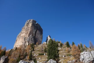 Pot naju je pripeljala do petih stolpov...