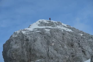 Jst šutnem na vrh medtem, ko...