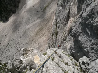 Abzajl v dolino.