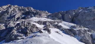 Pogled gor na vrh Mlinarskega sedla