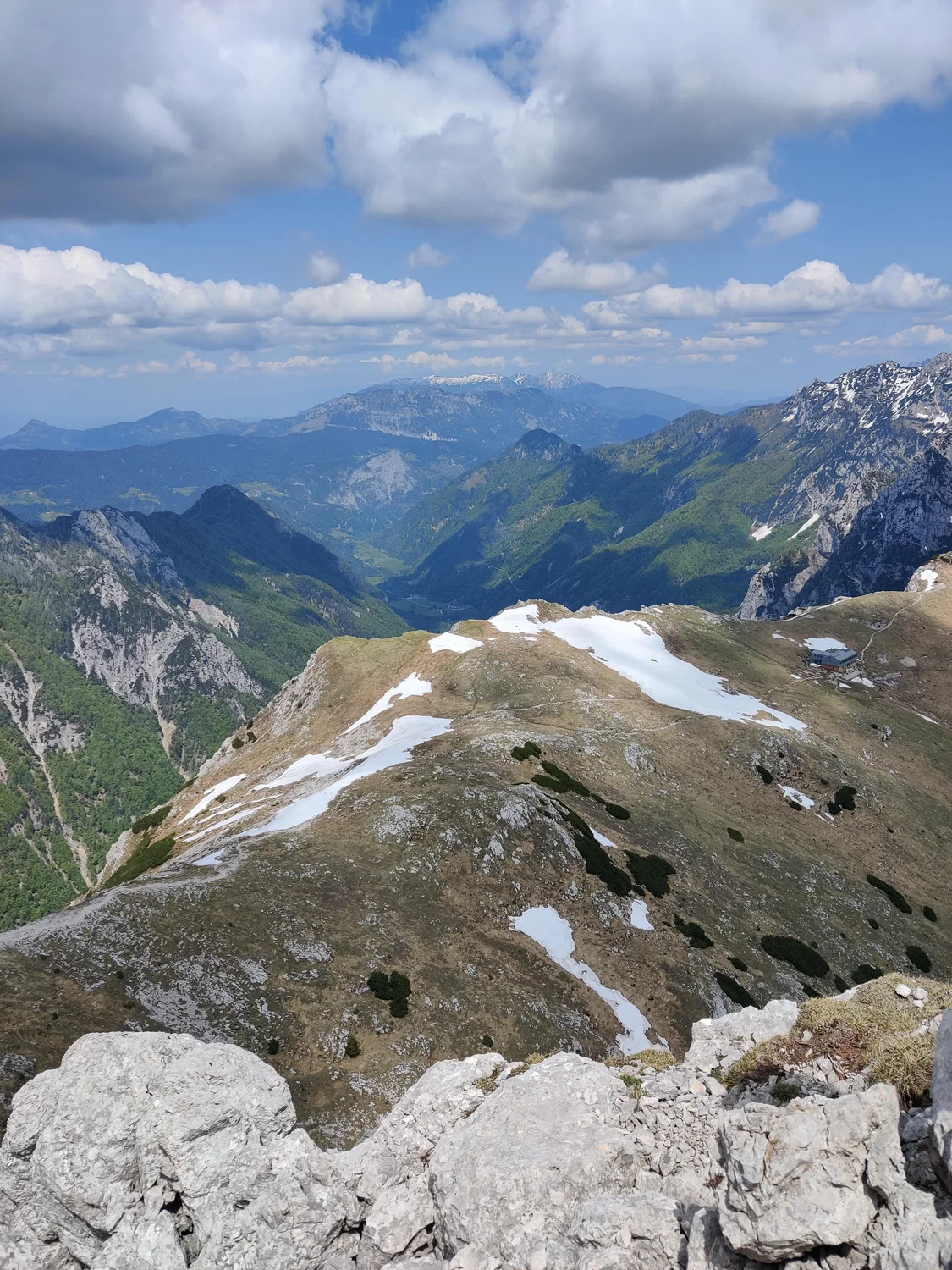pogled na sedlo z vrha smeri