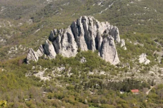 končno preko Kose, Ravni dabar