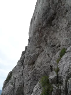 Andrej je že čez prvo prečko