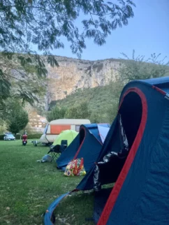 pogled na stene Ospa iz kampa Vovk