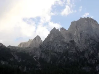 ...in popoldne nekje v daljavi uzremo svoj nov cilj. Sto ur dostopa zagarantirano.