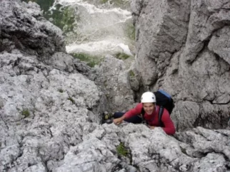 ...vse višje smo bili, manj trav je bilo in večje šalice so se nam ponujale...