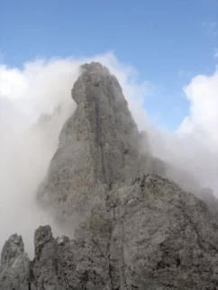 Razgled se je odpiral še naprej...in nam razkril, da imamo do doline še veliiikoooo....
