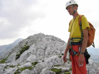 Izstopnih raztežajev kar ni bilo konca, saj naju je na vrh smeri čakal še dolgi greben masiva Rjavine.