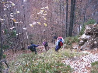 Pot navzdol po Kačjem Grabnu je bila sicer lepa, a strma in precej drseča!