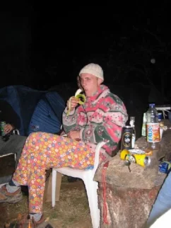 Stara garda je prestopila na drugo stran in prevzela slogan "Banane namesto alkohola" :)!