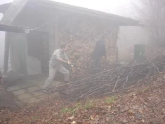 dračje je bilo kmalu pospravljeno, zaslužili smo si šilce in čaj.