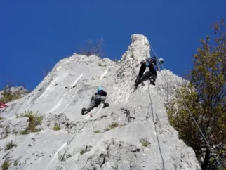 ...na ocene se sploh ni splačalo gledati. Večina 4a-jk je bila najbrž težja od 6b-jk v Ospu...