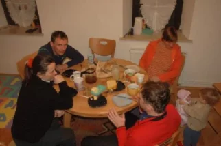 Gospodar nas je še povabil v hišo in nam ponudil svež kruh iz domače krušne peči.
