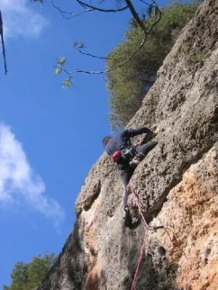 ... Dejč med tem že tri smerke pred nami!