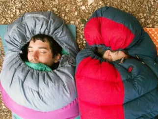 Pod ostenjem v Selli nas mraz in veter ne zmotita, ne pri spanju in ne pri plezanju.