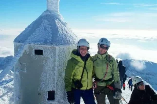 vsi se hočejo slikati z Aljaževo piksno