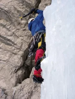 ...in začne premagovati vertikalo.