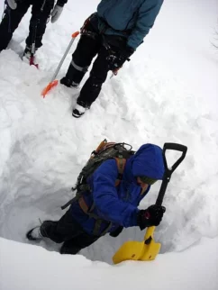 Načelnik si izkoplje jamo. Pa ne groba, da ne bo nesporazuma.