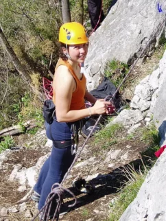 Eva spodaj
