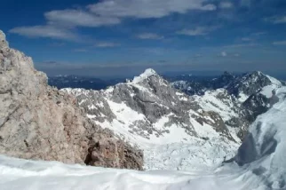 pogled na drugo stran, Skuta