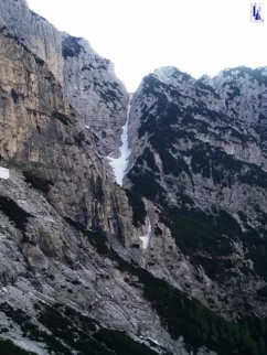 Snega tolko, da bi bla kakšna grapca še vedno za posankat