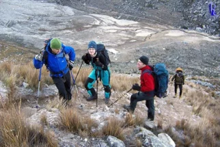 takoj drugo jutro gremo na Urus Este 5420 m, kot prva res prava aklimatizacija in da vidimo kje smo sami s sabo