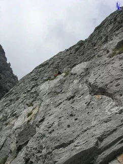 Najlepši del smeri: platke petega raztežaja.