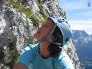V sklopu okoliščin, ki jim botruje gužva (zih so bivaknil), gužva in še enkrat gužva, sestop do poti skozi rušje, jeza na vse okrog naju in še kaj, se z Majo naslednji dan znajdeva v isti smeri.