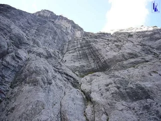 Slovo od stene in urno v dolino, Janez obljublja pico.