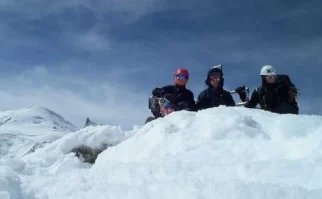 na vrhu in levo Mont Blanc