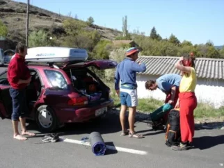 Čas je za premik. Sedaj gremo v Katalonijo, spotoma pa poberemo še dva štoparja. Impreza je res velik avto in Debeli ima res veliko srce!